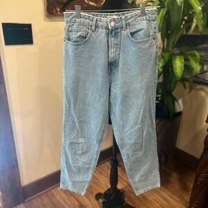 Nice pair of faded Zara jeans size 6 in used condition.